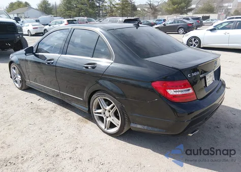 2013 Mercedes-Benz C 300 Sport 4Matic из США, поврежденный, VIN WDDGF8AB5DA879528